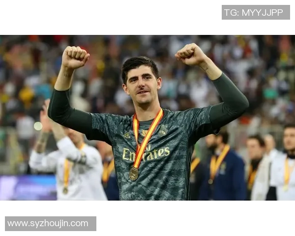 足球明星的帅气瞬间与过人技巧的精彩图片展示