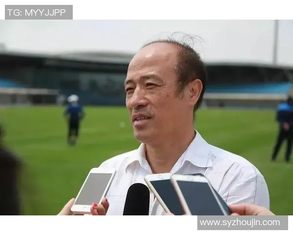 足球明星李华的个人资料与精彩瞬间全解析